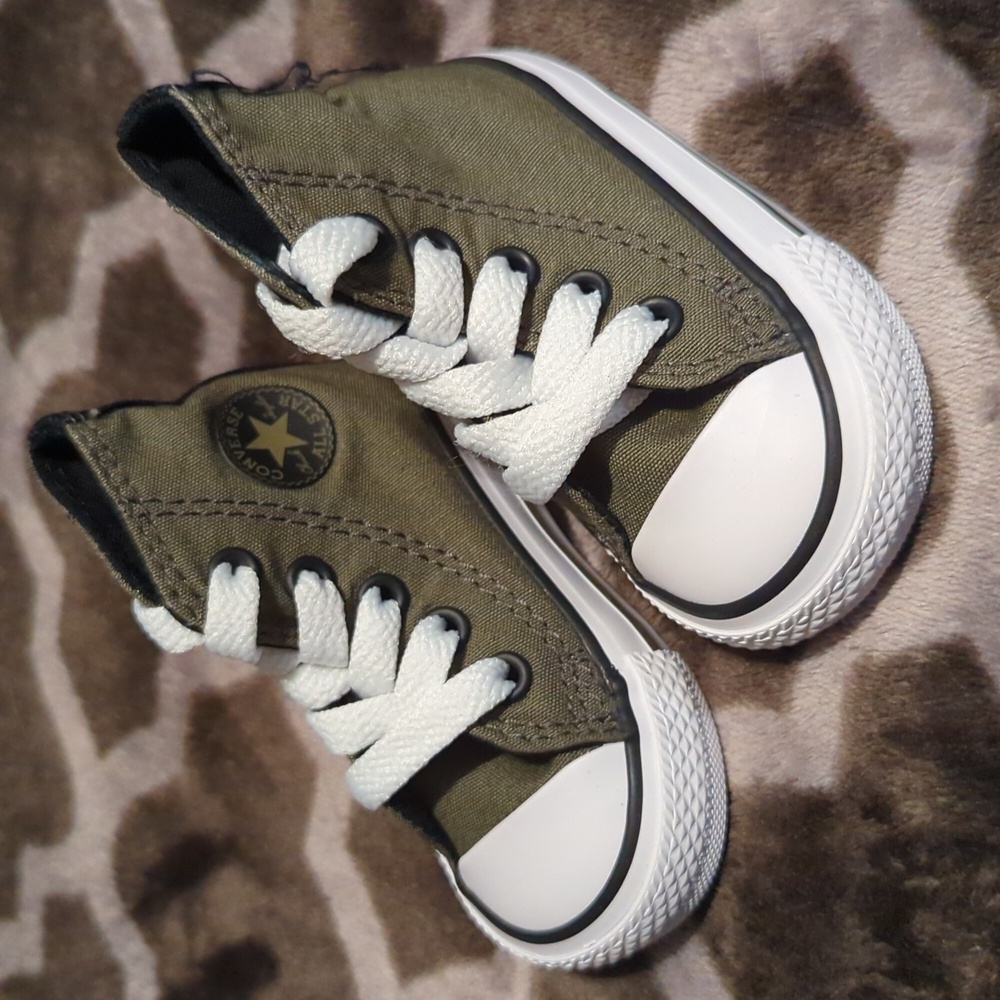 New Infant Size- 2 Olive Converse - Picture 2 of 5